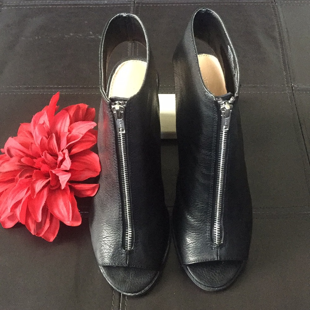 APT 9 Black Zipper Front Heels